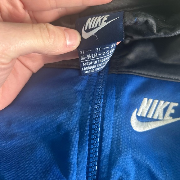 Toddler Nike athletic jacket size 3T - Picture 2 of 3